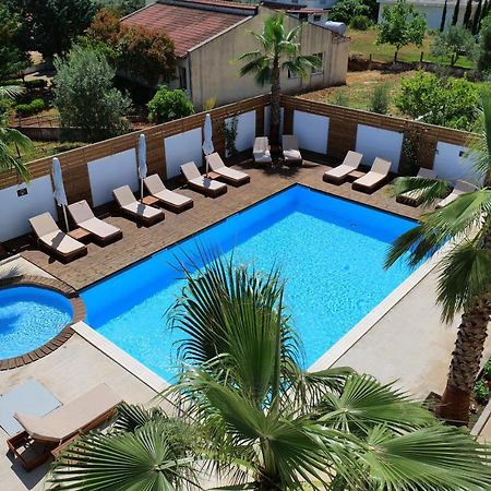 Kuburi Hotel Ksamil Bagian luar foto