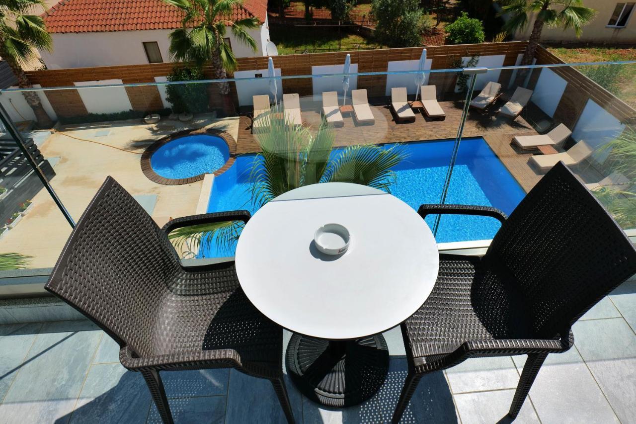 Kuburi Hotel Ksamil Bagian luar foto