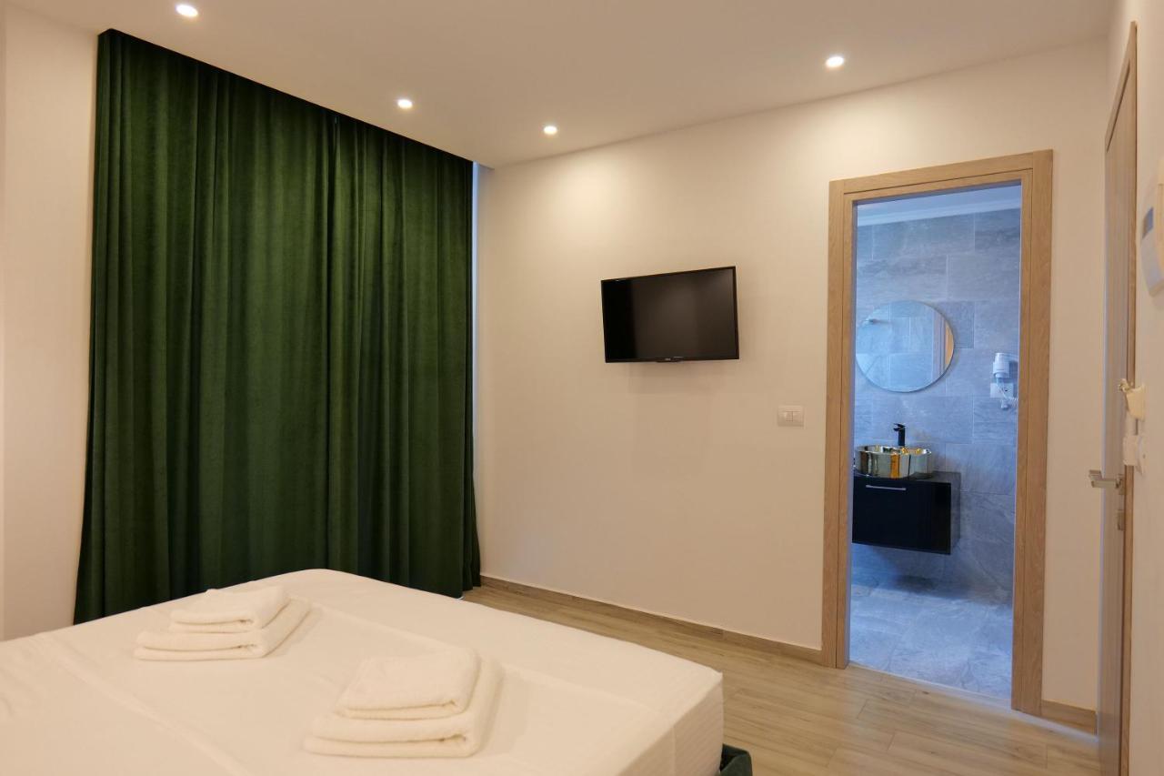 Kuburi Hotel Ksamil Bagian luar foto